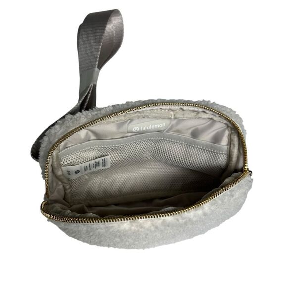 Lululemon Everywhere Belt Bag Fleece White and Gold NWT - Picture 10 of 14